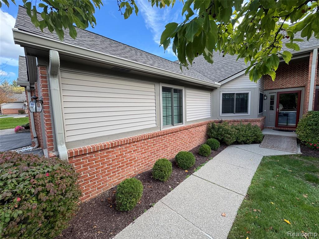 1017 Elmwood Drive, 5, Brighton, MI 48116 — Photo 2