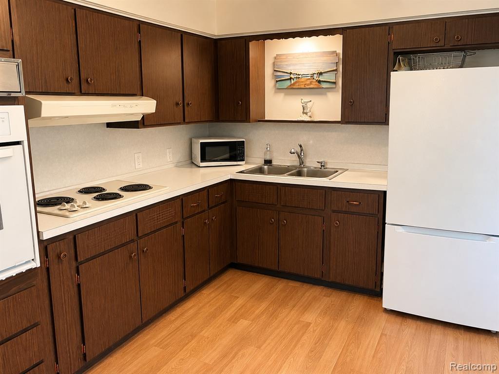 6405 Springdale Dr, Grand Blanc, MI 48439 — Photo 6