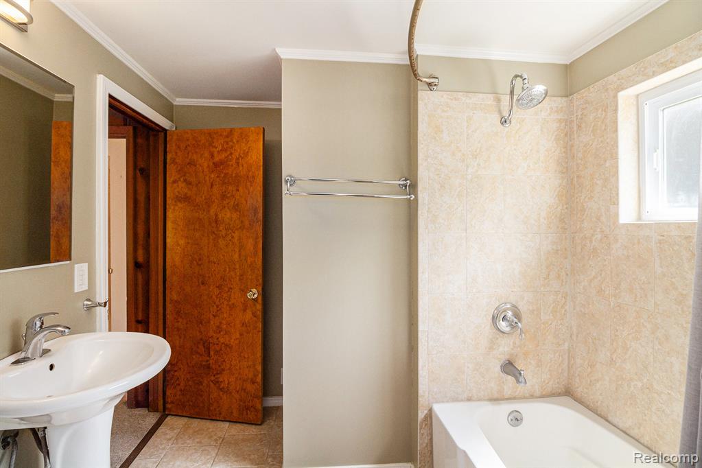 5905 Fonda Lake Drive, Brighton, MI 48116 — Photo 16