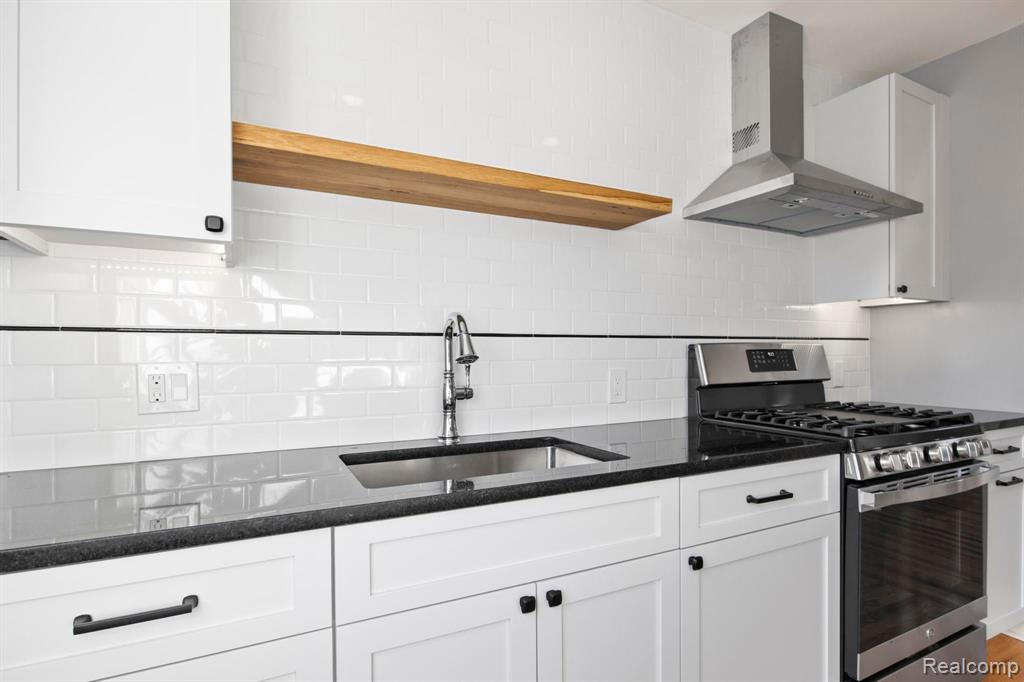 902 E 2ND Street, Royal Oak, MI 48067 — Photo 13