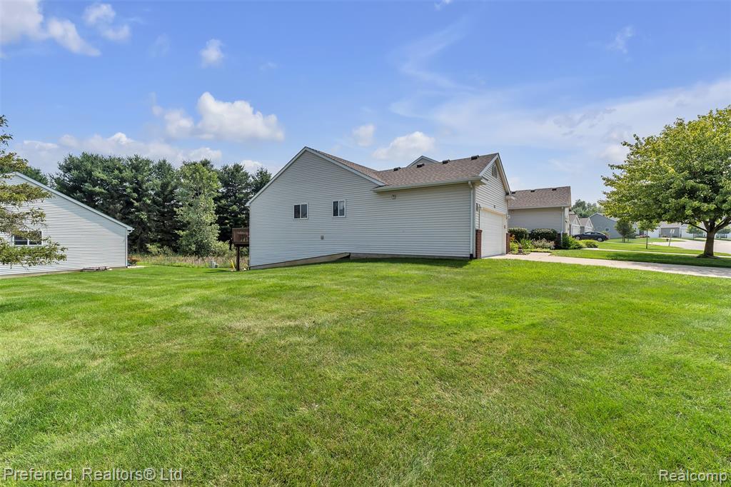 77 Sedum, Howell, MI 48843 — Photo 40