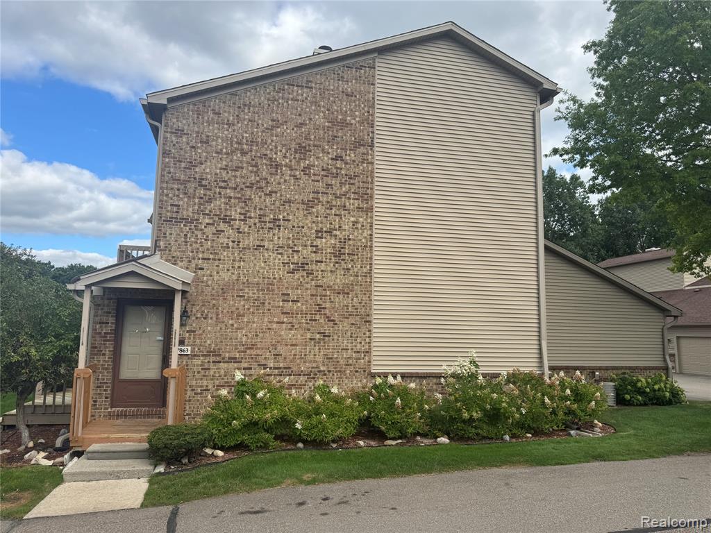 7863 Woodingham, West Bloomfield, MI — Photo 2