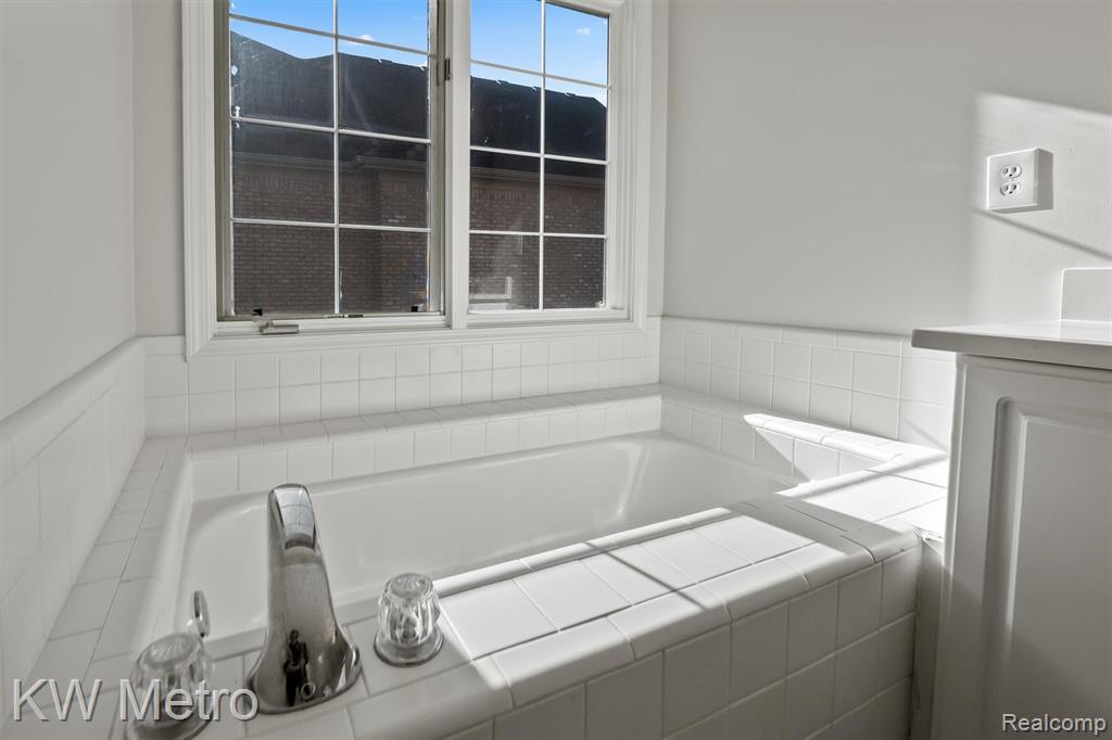 45914 Portsville Drive, Macomb, MI 48044 — Photo 19
