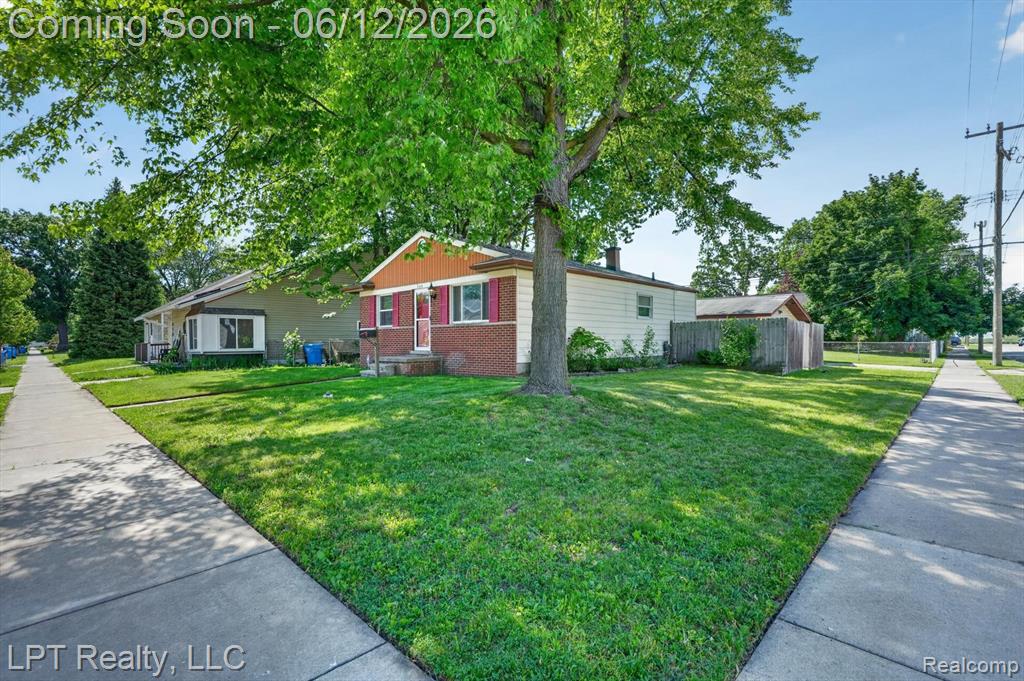 806 E Barrett Avenue, Madison Heights, MI 48071 — Photo 2