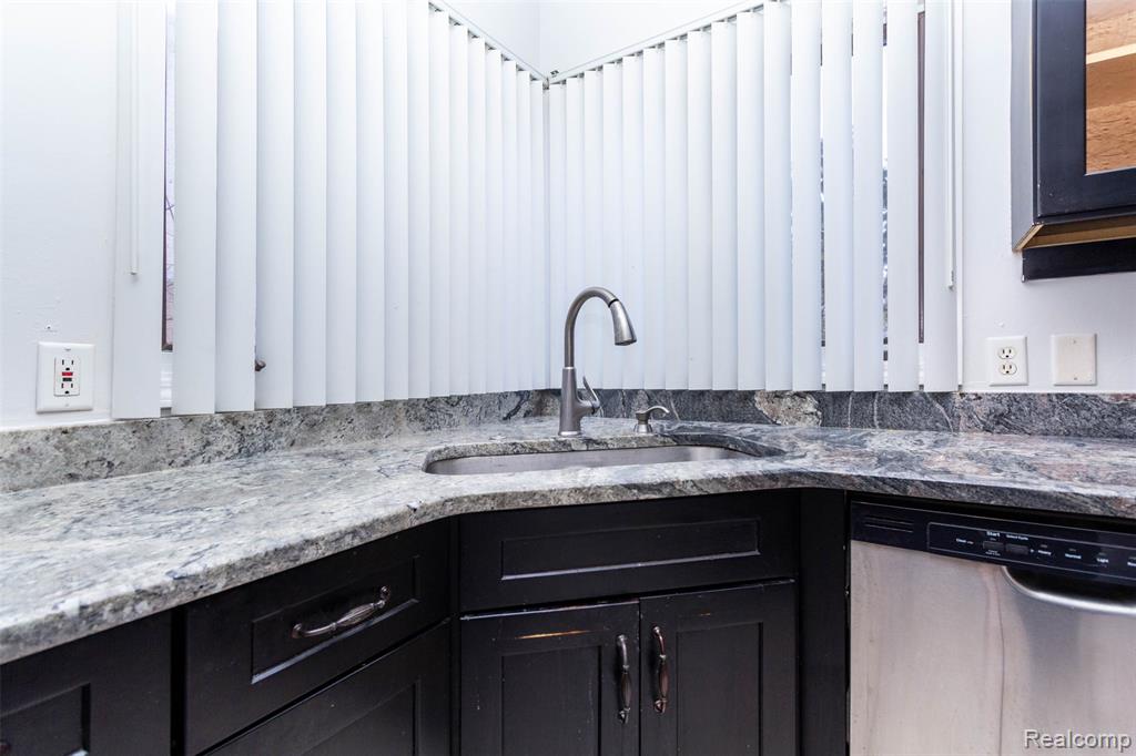 40945 Justin Drive, Sterling Heights, MI 48310 — Photo 12