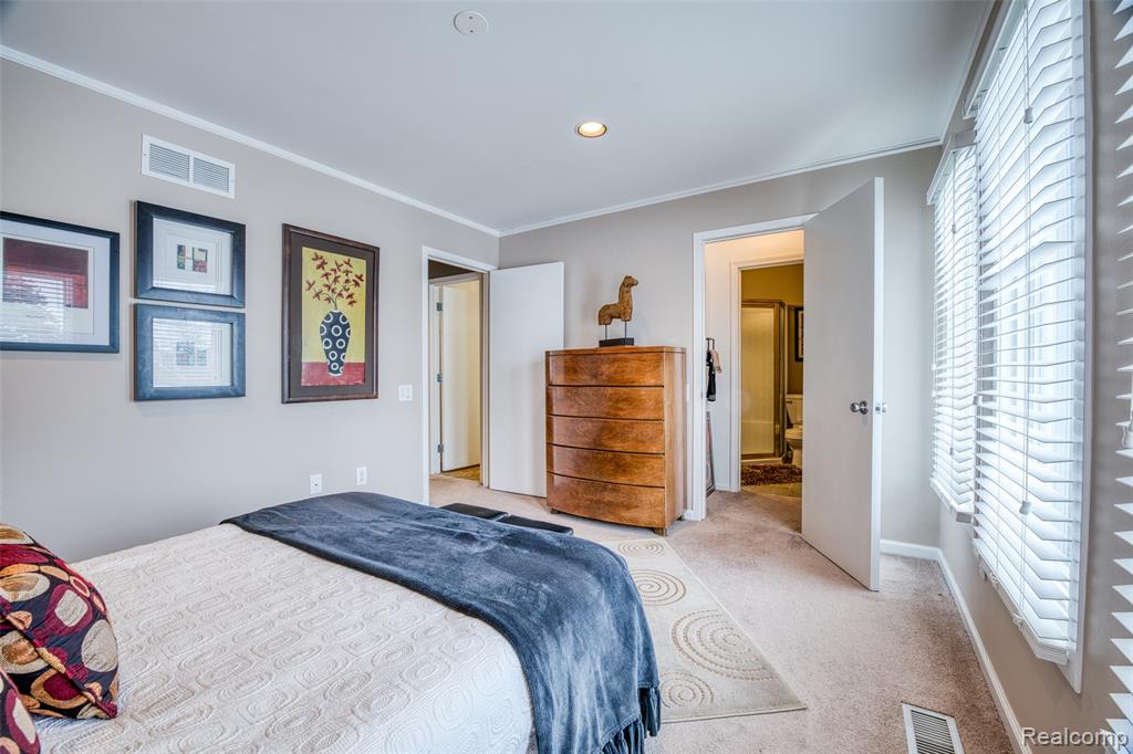 5292 Pond Bluff Drive, West Bloomfield, MI 48323 — Photo 49