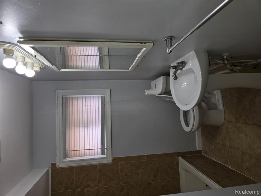 140 HUBBARD Street, Garden City, MI, 00000