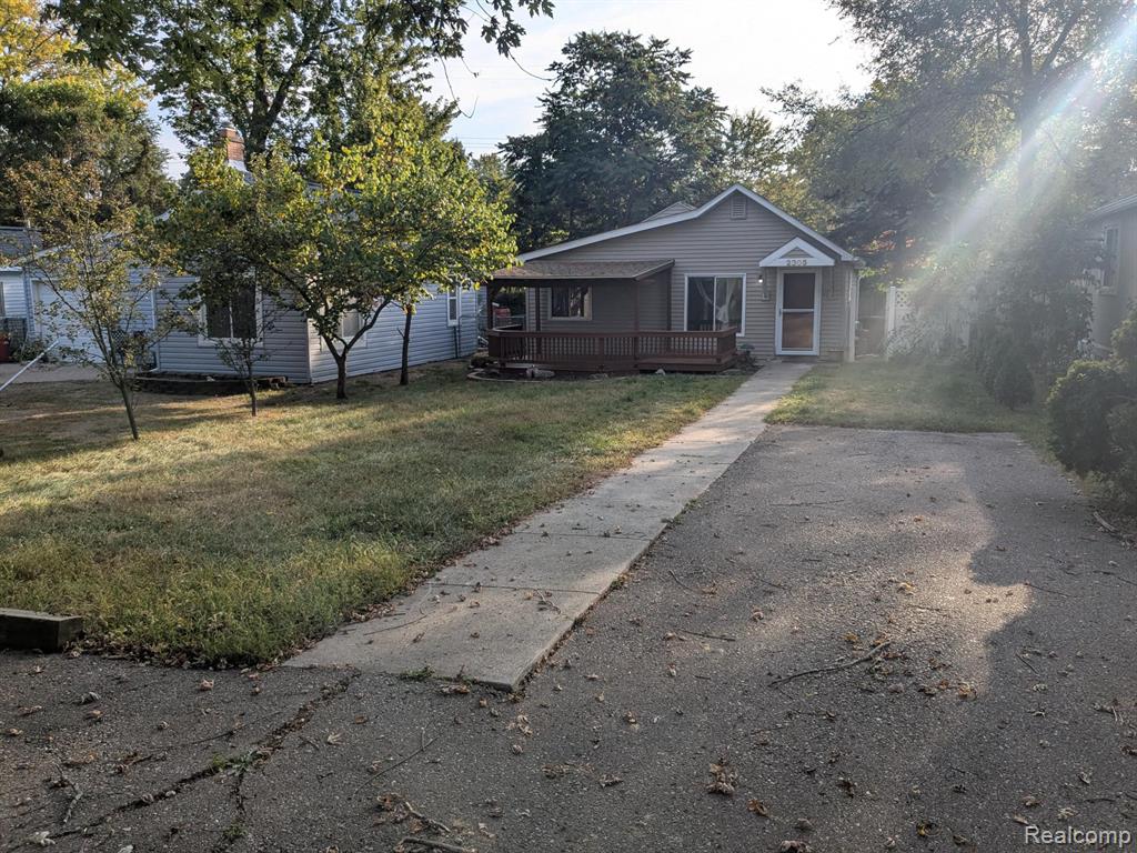2305 Hester Court, Keego Harbor, MI 48320 — front exterior