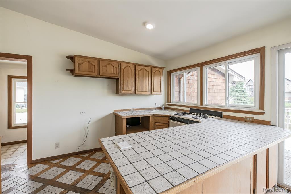 9634 Bonnie Briar Street, White Lake, MI — Photo 17
