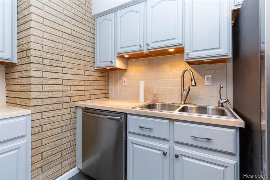 20500 Armada Ridge Road, Armada, MI — Photo 16
