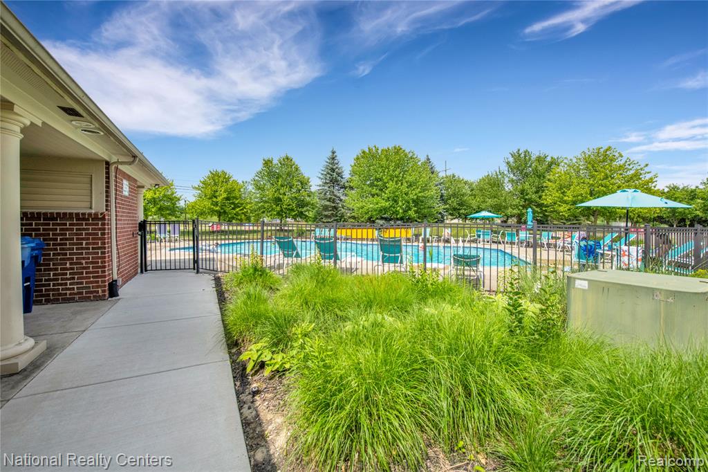 4048 Berkeley Avenue, Canton, MI 48188 — Photo 27
