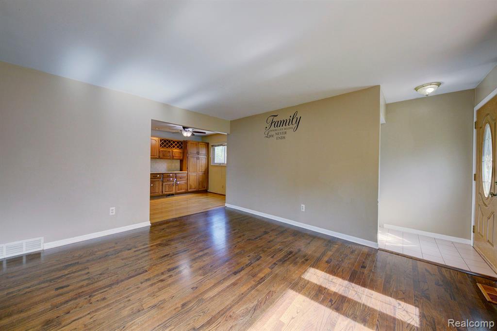 8246 FORREST Drive, Canton, MI 48187 — Photo 5