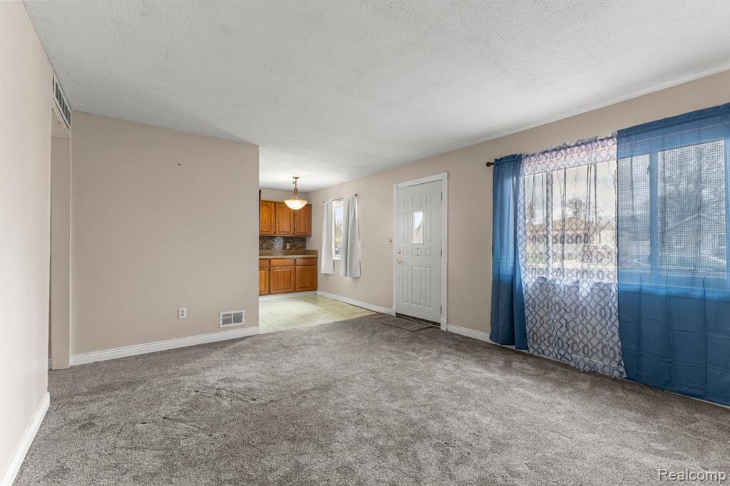 4928 RAYMOND Avenue, Dearborn Heights, MI 48125 — Photo 7