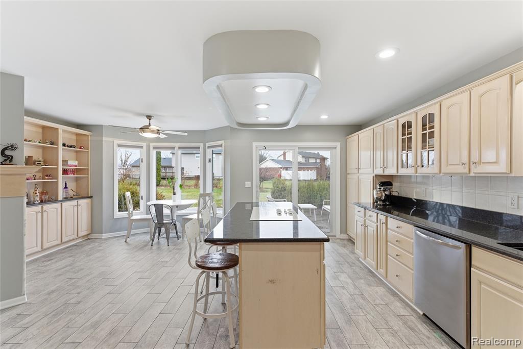 7095 Elmwood Drive, Grand Blanc, MI 48439 — Photo 24