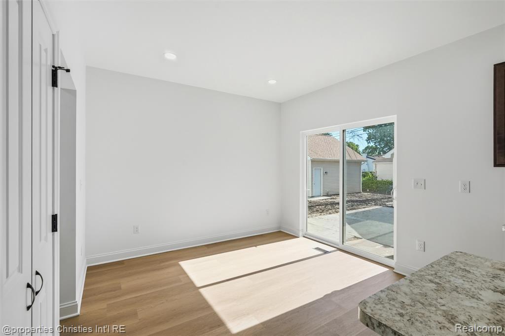 27824 Groveland Street, Madison Heights, MI 48071 — Photo 11