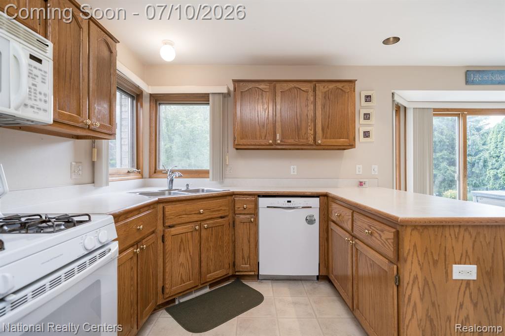 48634 Lafayette Drive, Macomb, MI 48044 — Photo 8