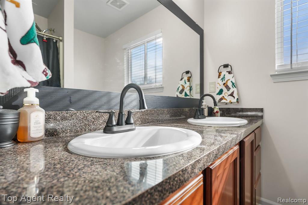 53501 MARY ANN Lane, New Baltimore, MI 48047 — Photo 27