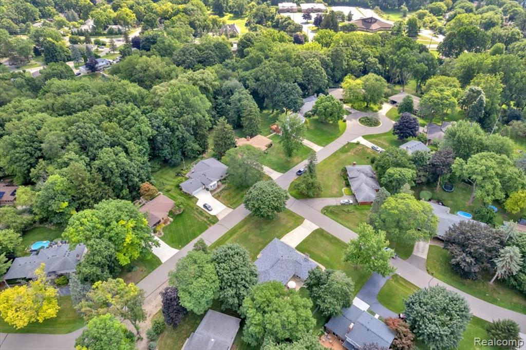 724 Lynndale Drive, Rochester Hills, MI 48309 — Photo 33