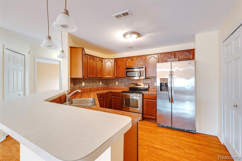 31204 Alexa Drive, Commerce Twp, MI 48390 — Photo 9