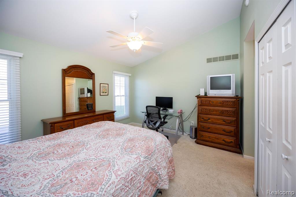 7282 GREEN MEADOW Lane, Canton, MI 48187 — Photo 33
