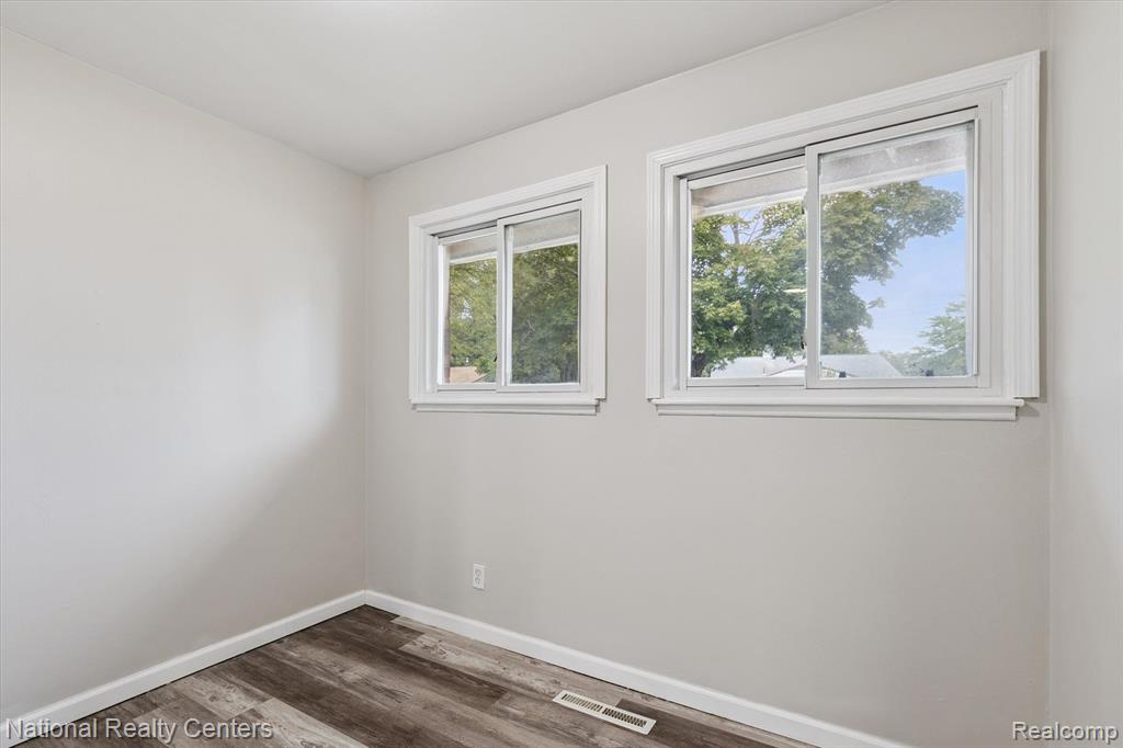 21901 Sloman Street, Oak Park, MI 48237 — Photo 16