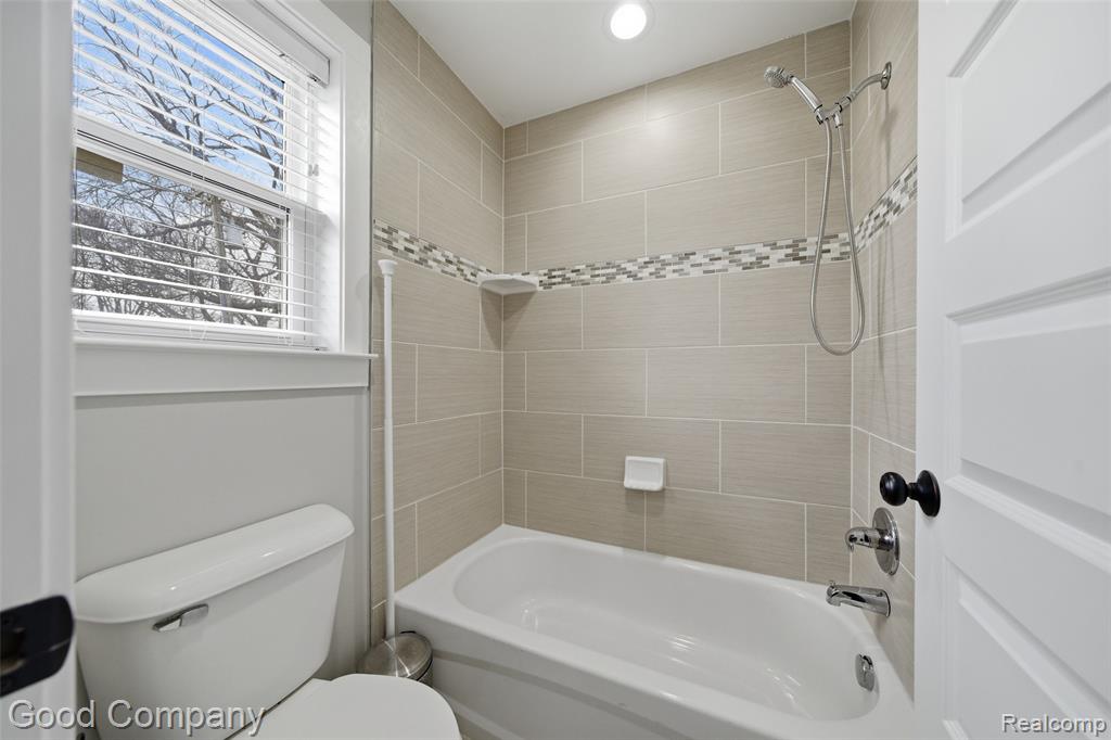 568 E Coy Avenue, Hazel Park, MI 48030 — Photo 20