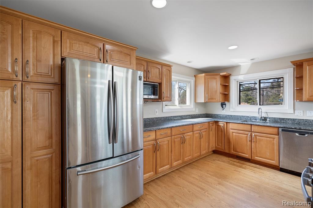 590 Hillwood, White Lake, MI 48383 — Photo 10
