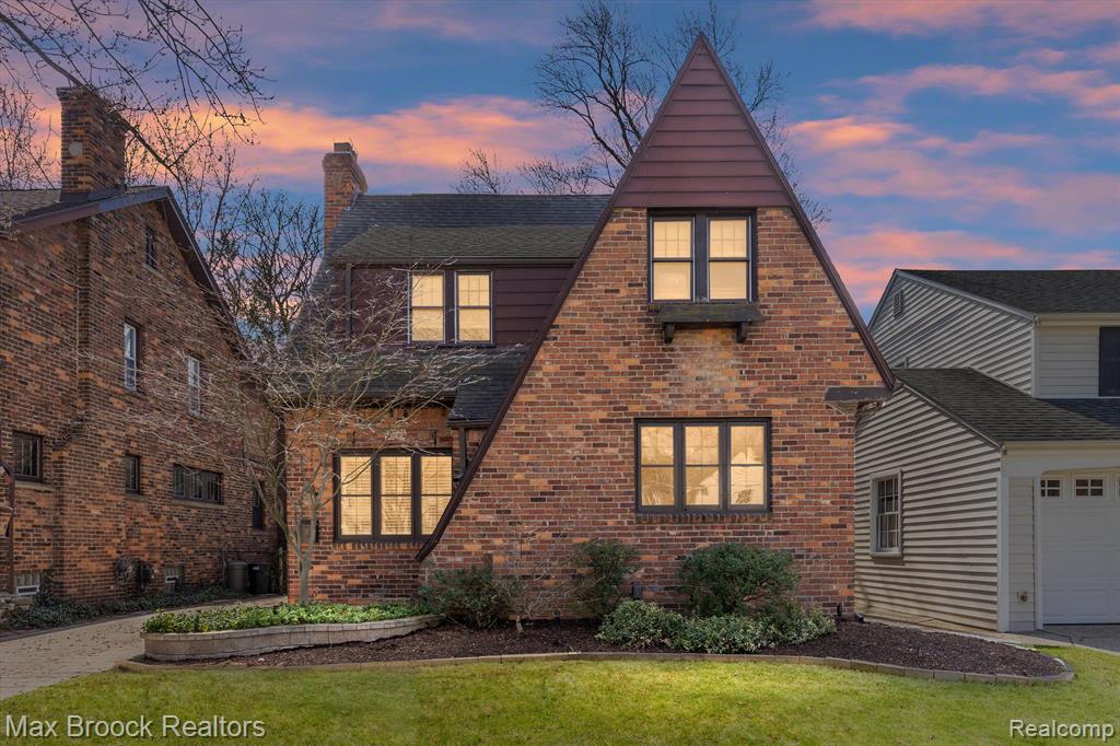 831 W OAKRIDGE Street, Ferndale, MI 48220 — Photo 2