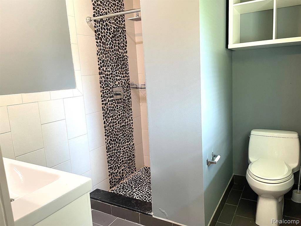 8488 ROBINWOOD Circle, Shelby Twp, MI 48317 — Photo 17