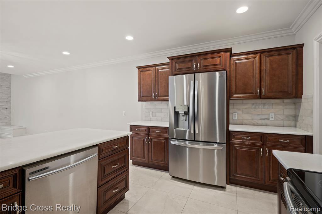 5820 LAKEVIEW Avenue, Orchard Lake Village, MI 48323 — Photo 69