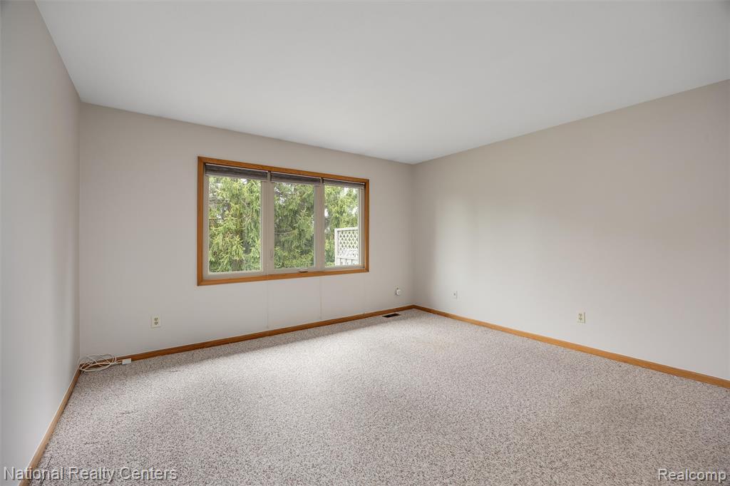 16061 Meadows Drive, Macomb, MI 48044 — Photo 7