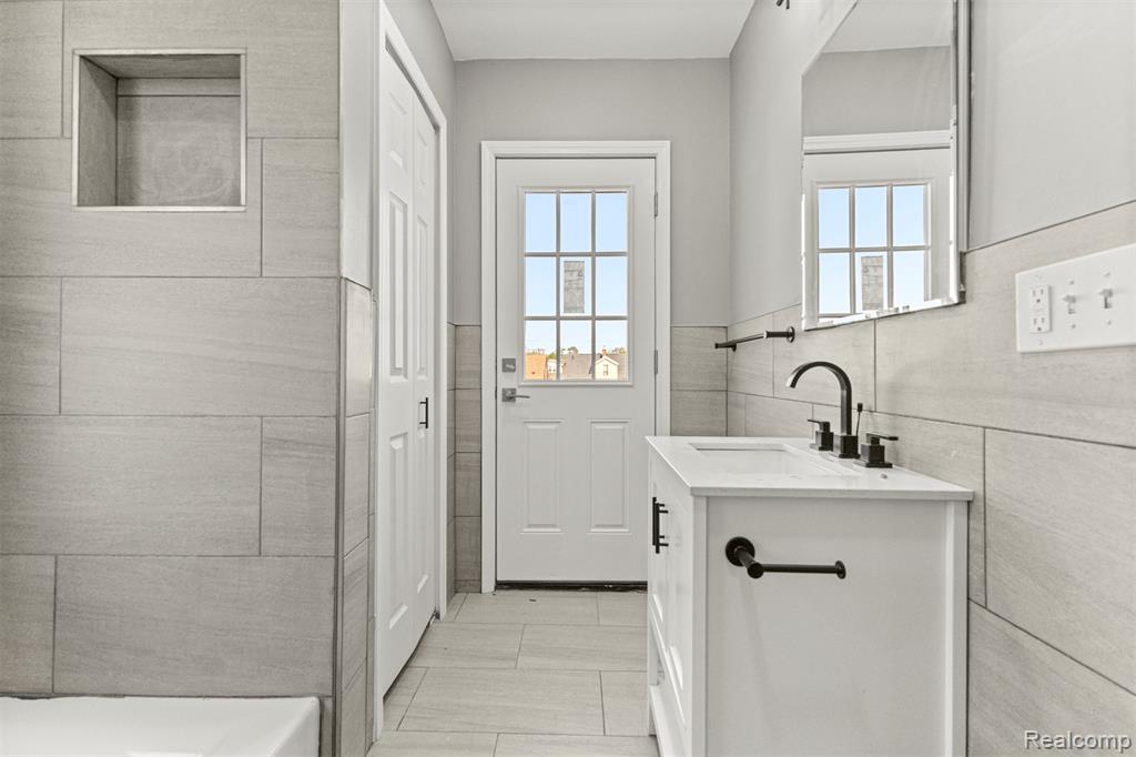 6842 Jonathon Street, Dearborn, MI 48126 — Photo 20