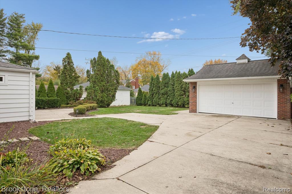 16951 Locherbie Avenue, Beverly Hills, MI 48025 — Photo 39