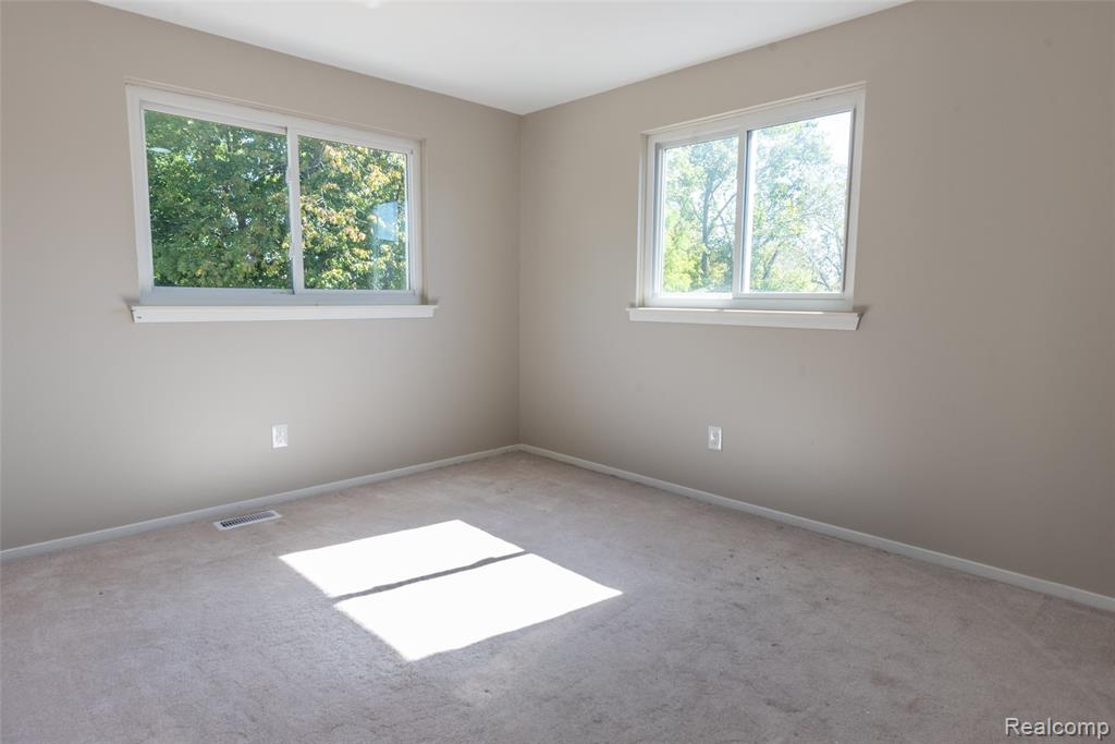 7337 Oak Tree Drive, West Bloomfield, MI — Photo 20