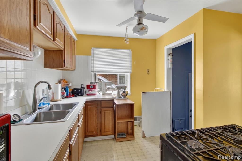 17706 Centralia, Redford, MI 48240 — Photo 11