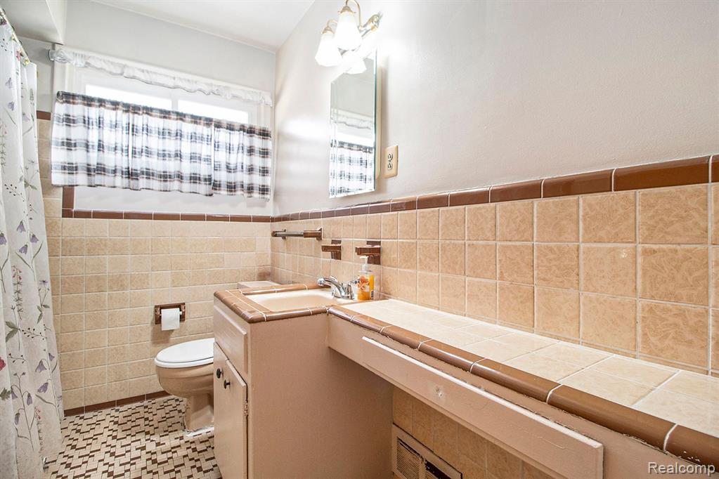 9592 SARASOTA, Redford, MI 48239 — Photo 14