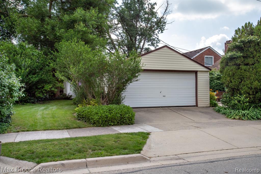 10564 Lasalle Boulevard, Huntington Woods, MI — Photo 50