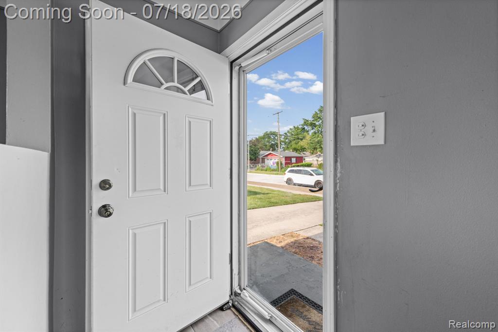 8950 Brentwood Street, Livonia, MI 48150 — Photo 9