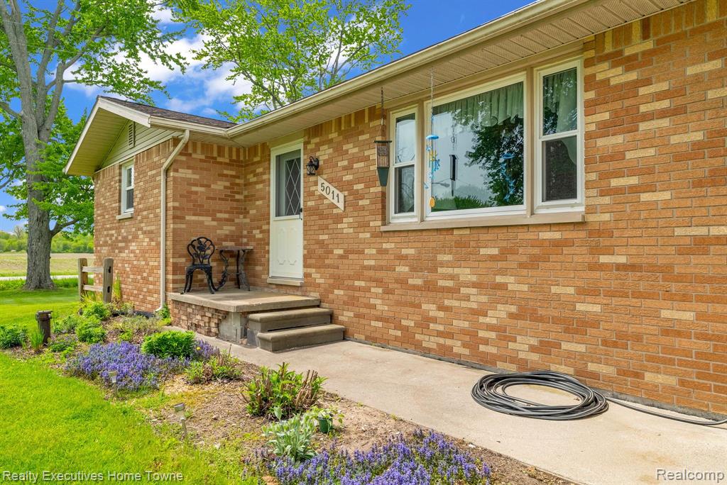 5011 STATE Road, Fort Gratiot, MI 48059 — Photo 4