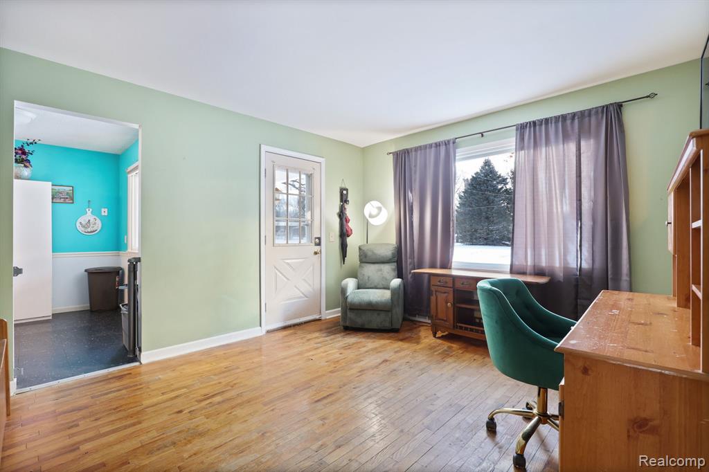 5465 Johnson Road, Flushing, MI 48433 — Photo 8