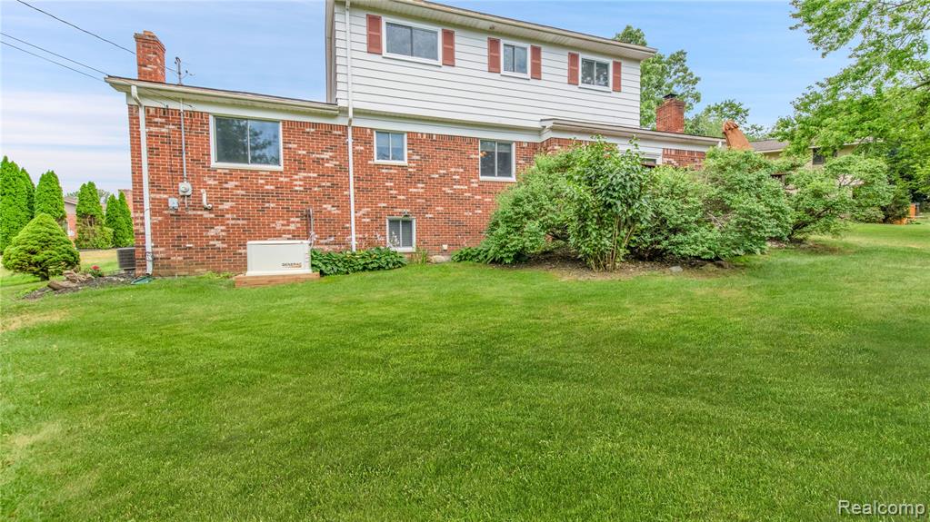 165 Lisa Court, White Lake, MI — Photo 33