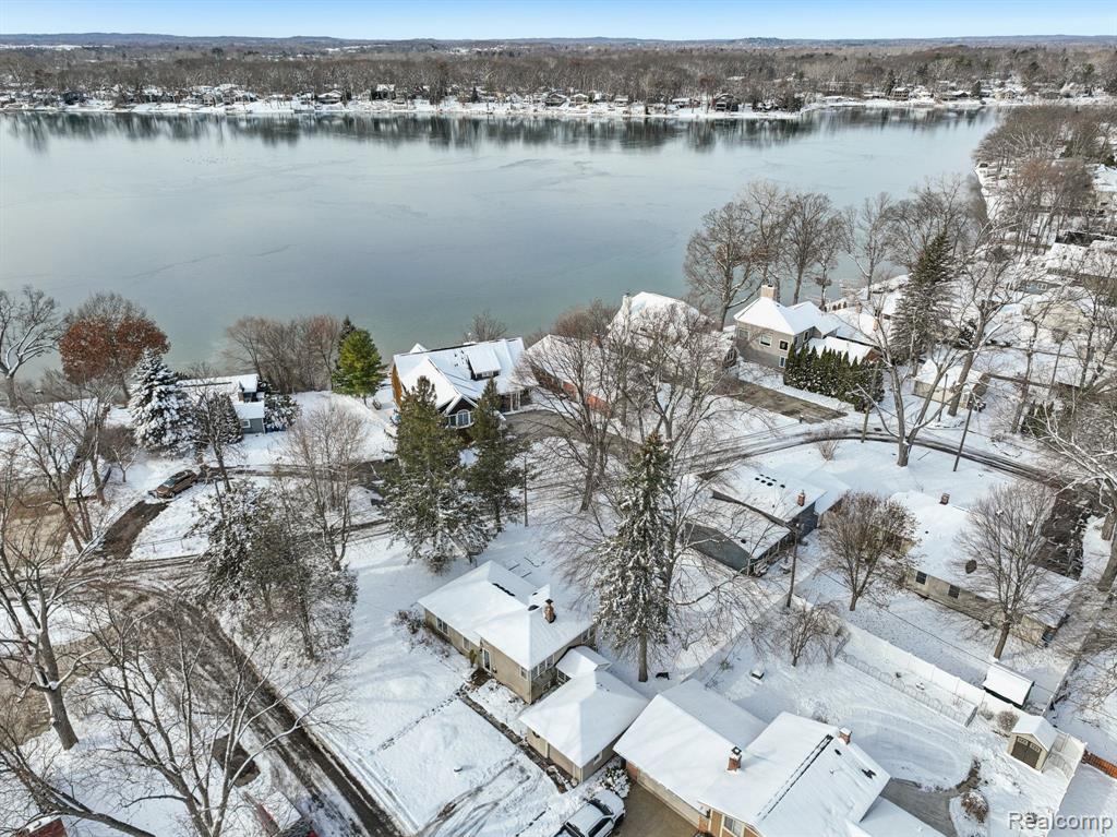 4049 S Shore Street, Waterford, MI 48328 — Photo 32