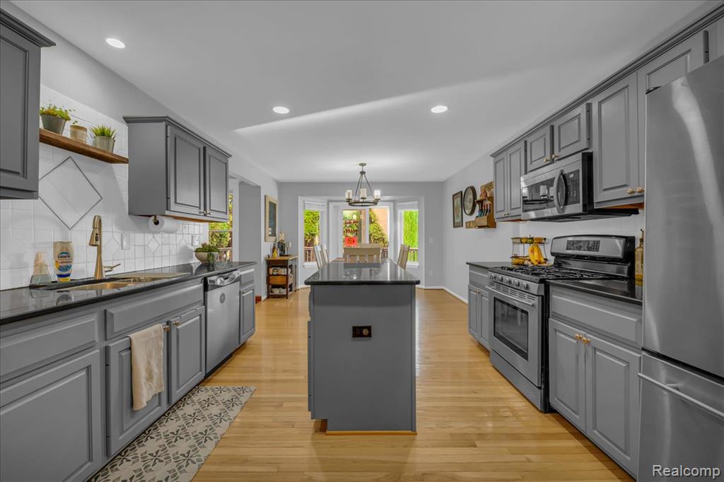 8159 Pickering Place, Westland, MI — Photo 12