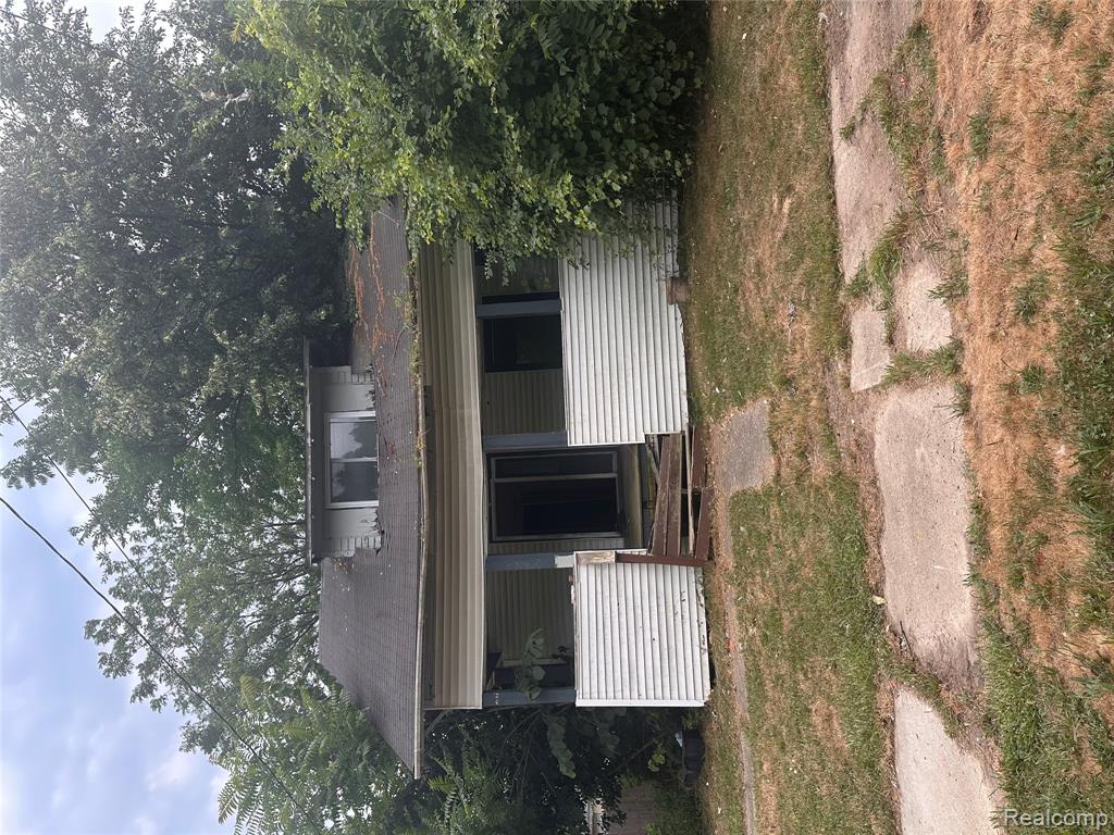 221 W Tobias Street, Flint, MI 48503