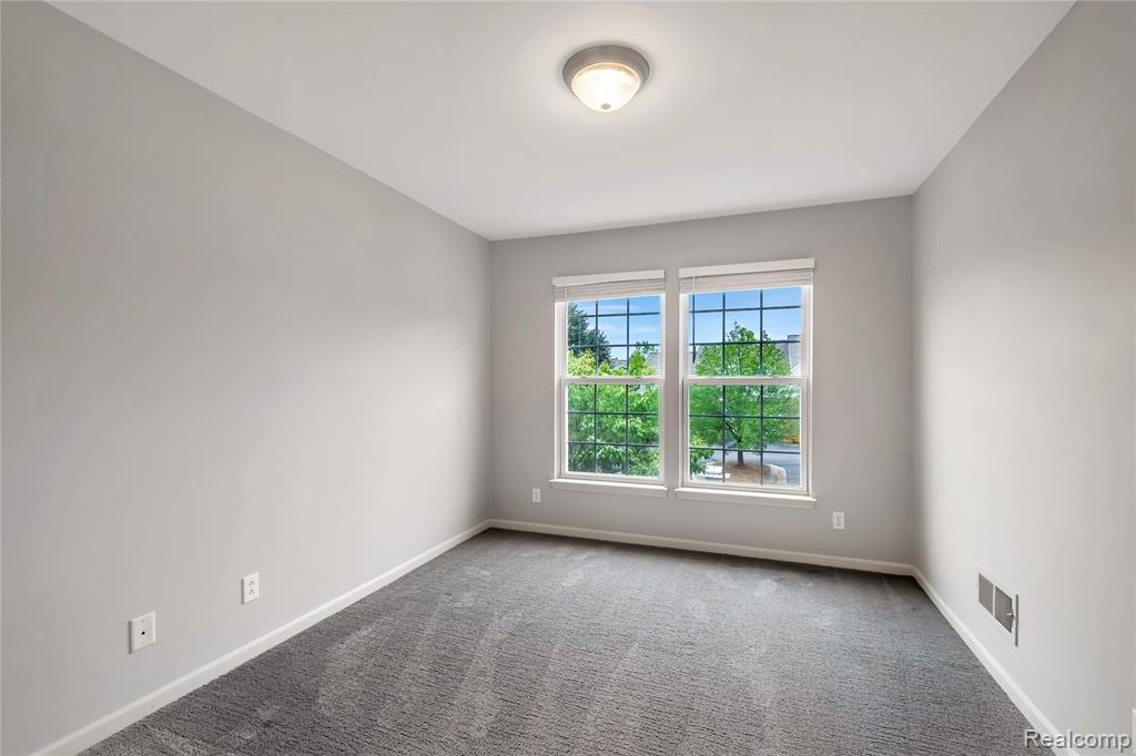 572 Dockside Circle, Holly, MI 48442 — Photo 16