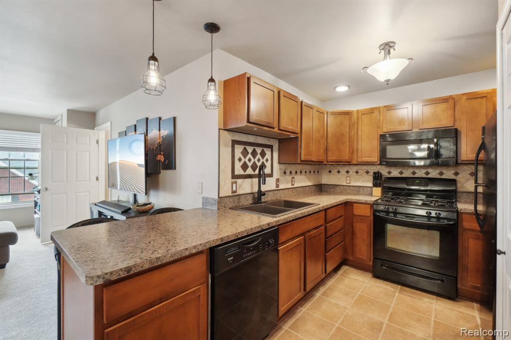 53128 E PROVIDENCE Drive, Shelby Twp, MI 48316 — Photo 10