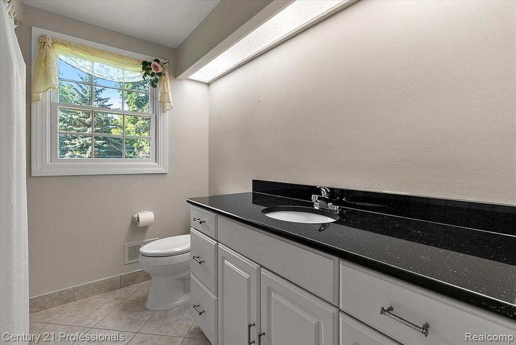 633 Foxhall Road, Bloomfield Hills, MI 48304 — Photo 53