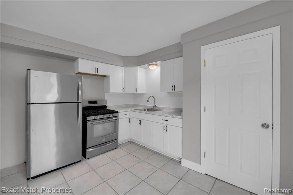 724 Parkwood Avenue, Pontiac, MI 48340 — Photo 11