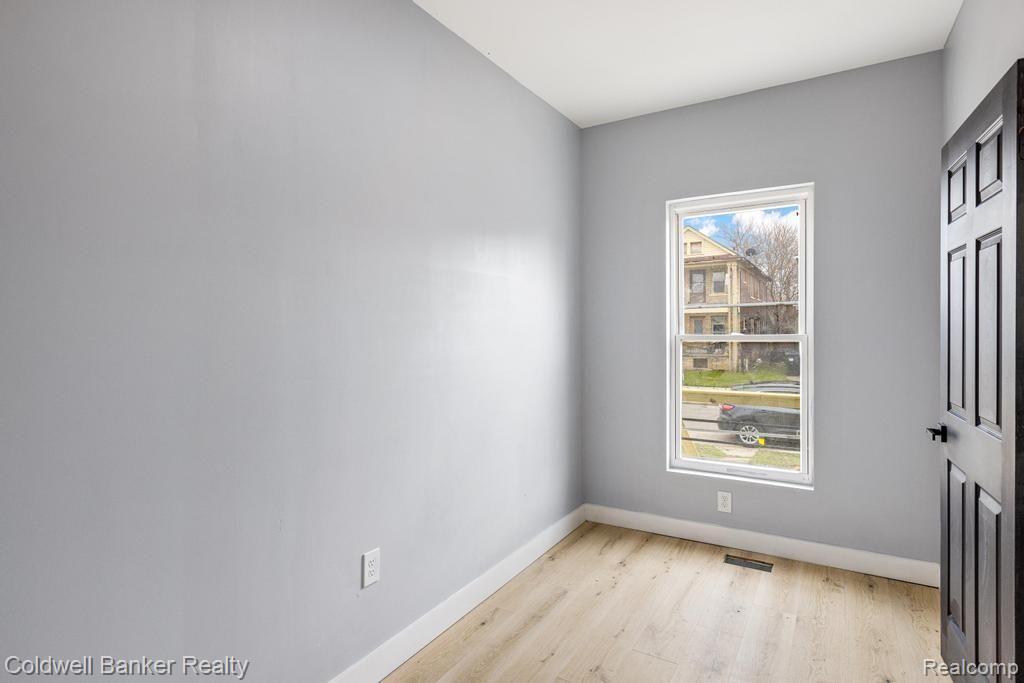 639 BELMONT Street, Detroit, MI 48202 — Photo 25