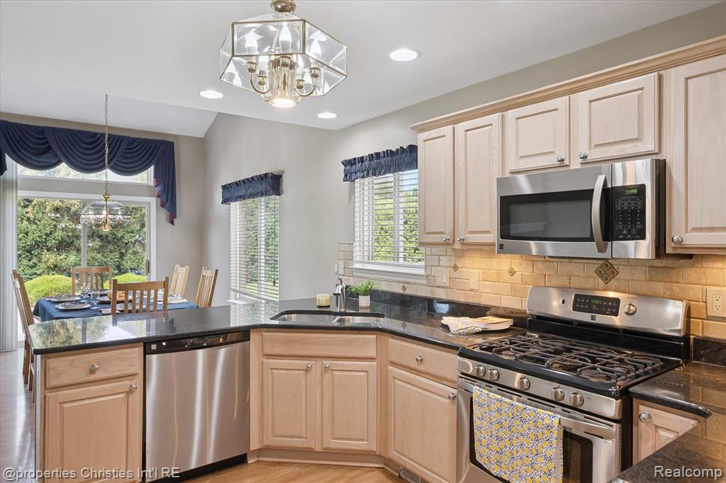4831 Sunderland Drive, Sterling Heights, MI 48314 — Photo 17